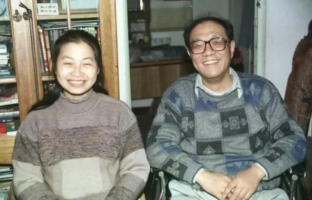 2010年，作家史铁生患病住院，医生问他的妻子：“要不要救？”陈希米回应：“不救