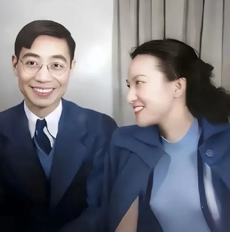 这张照片拍摄于1946年的美国，左边这位男士名叫郭永怀，右边这位美丽的女士，是他
