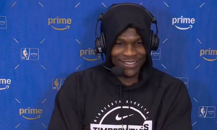 韦德调侃爱德华兹偷学欧洲步！华子：得向你看齐