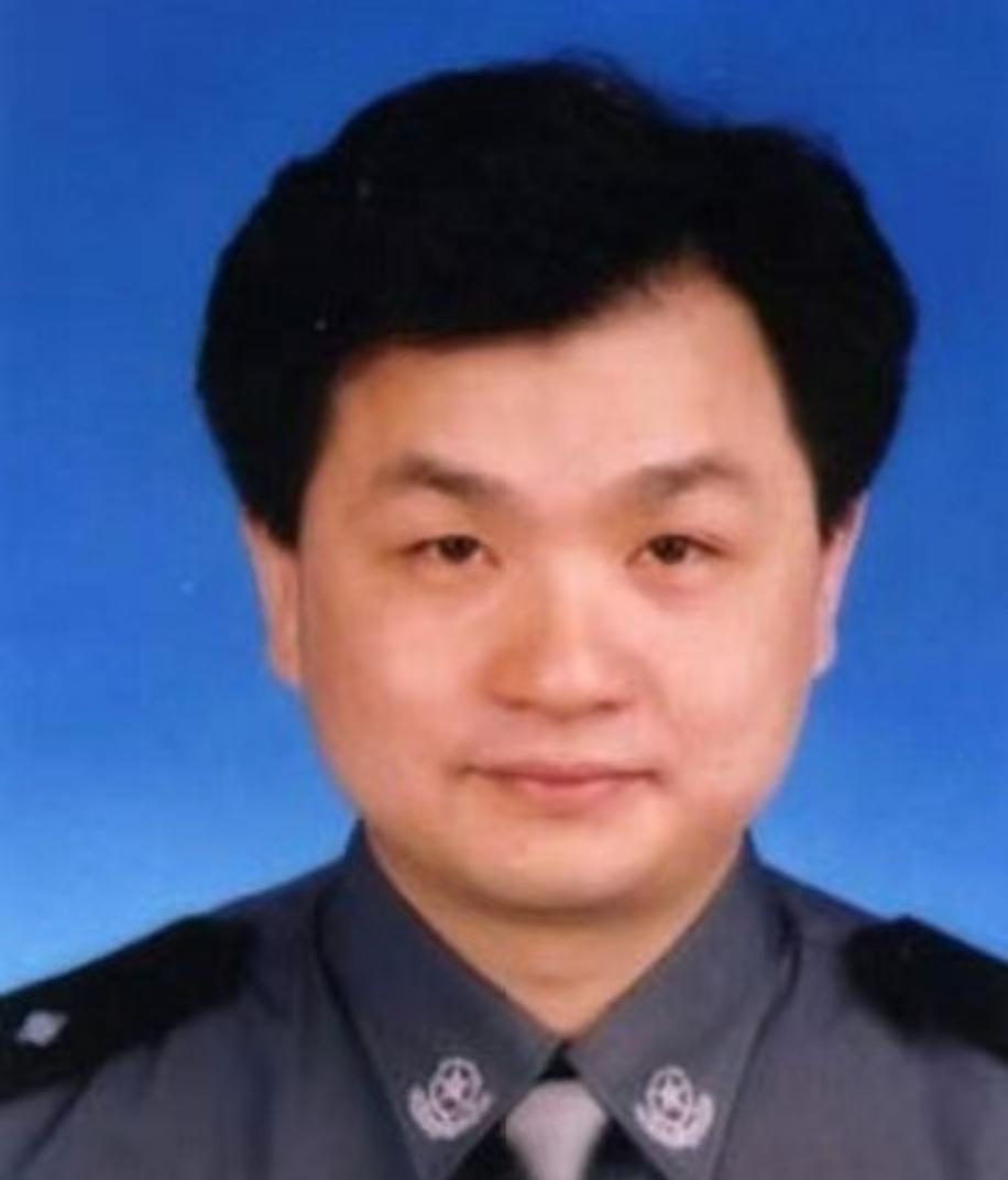 2012年1月6日，重庆。一声枪响，结束了一个人罪恶的一生。他就是重庆市公安局禁