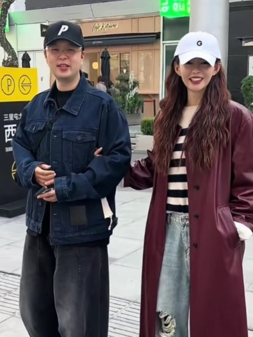 这戏剧性的一幕太搞笑了有网友在三里屯偶遇杜海涛两口子，因拒绝合照，就被这俩就追