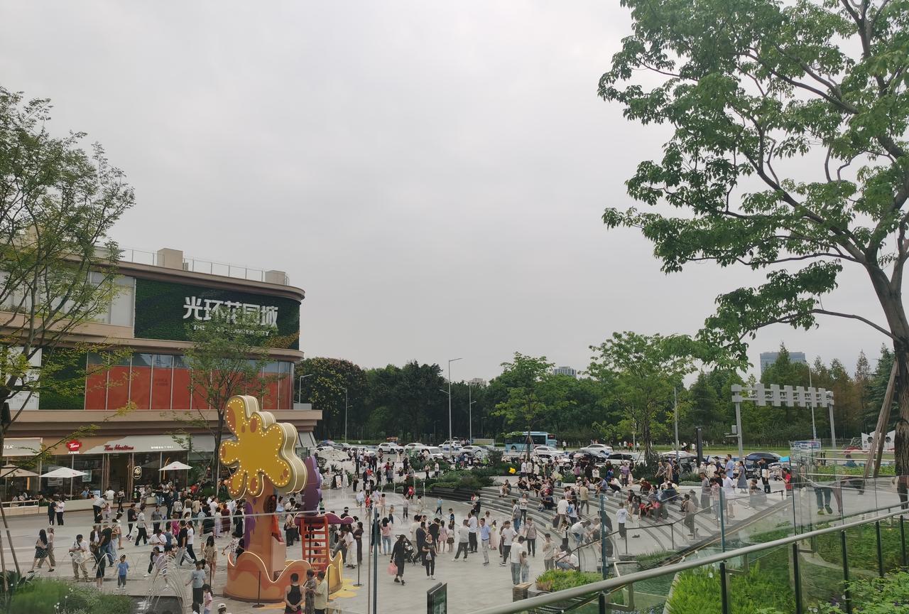 重庆中央公园太偏了、也没得人气！为何这个国庆节重庆本地人都往这个偏僻的地方跑？地