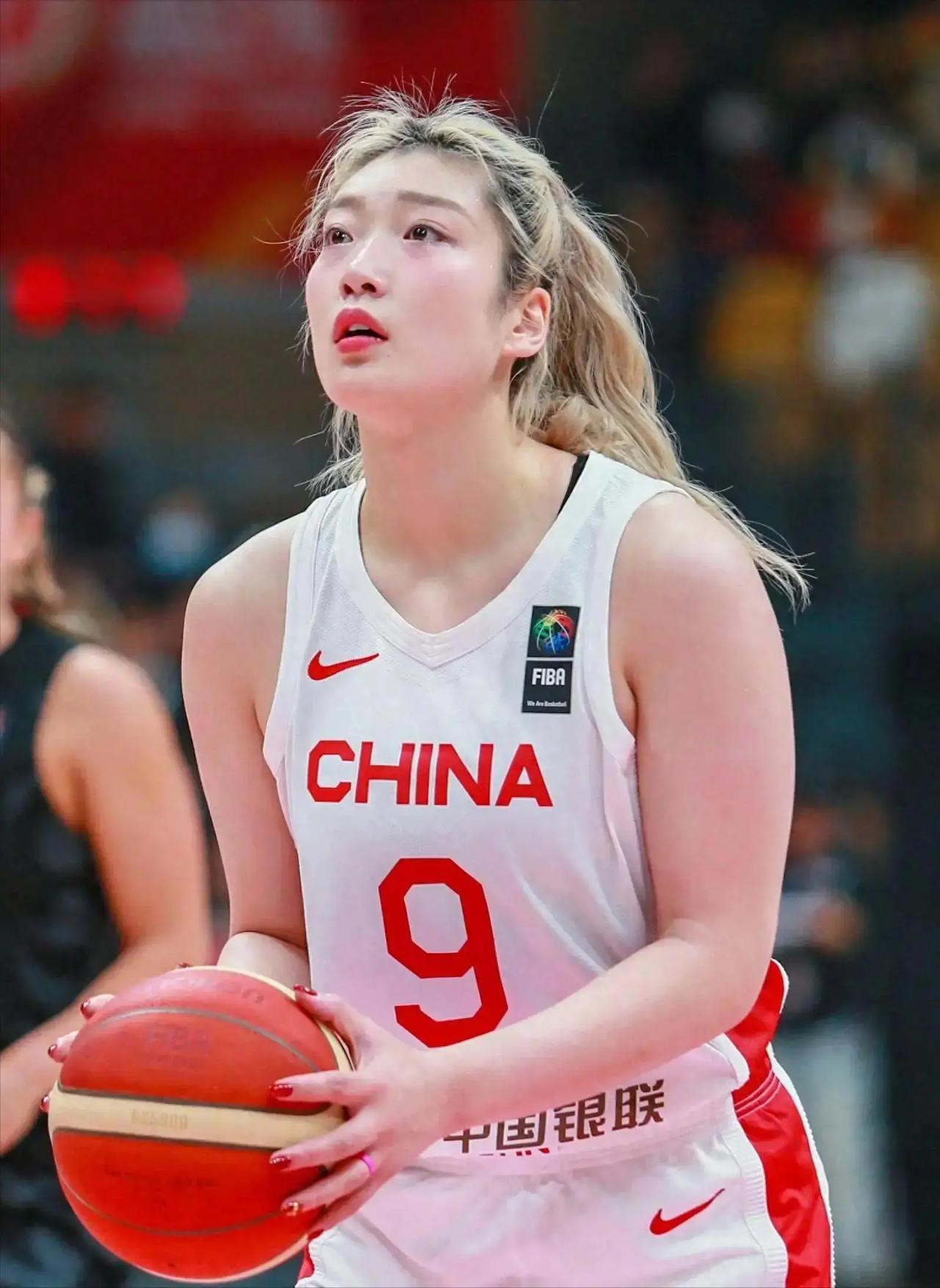 中国女篮无缘亚运决赛，此刻不知有多少人在想念李梦。中国女篮无缘亚运决赛，此刻不知