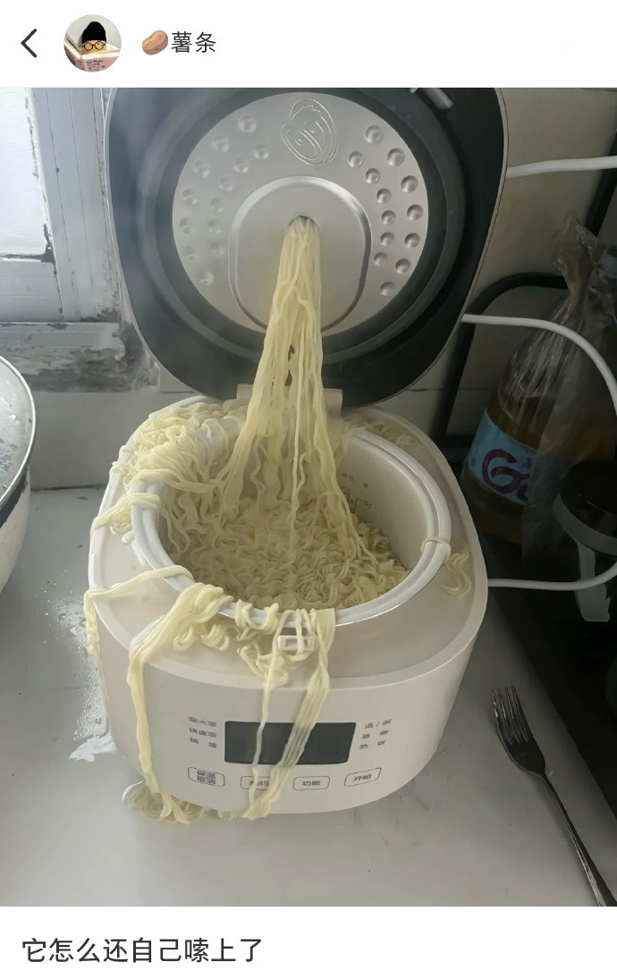 锅：很忙，在嗦面​​​​