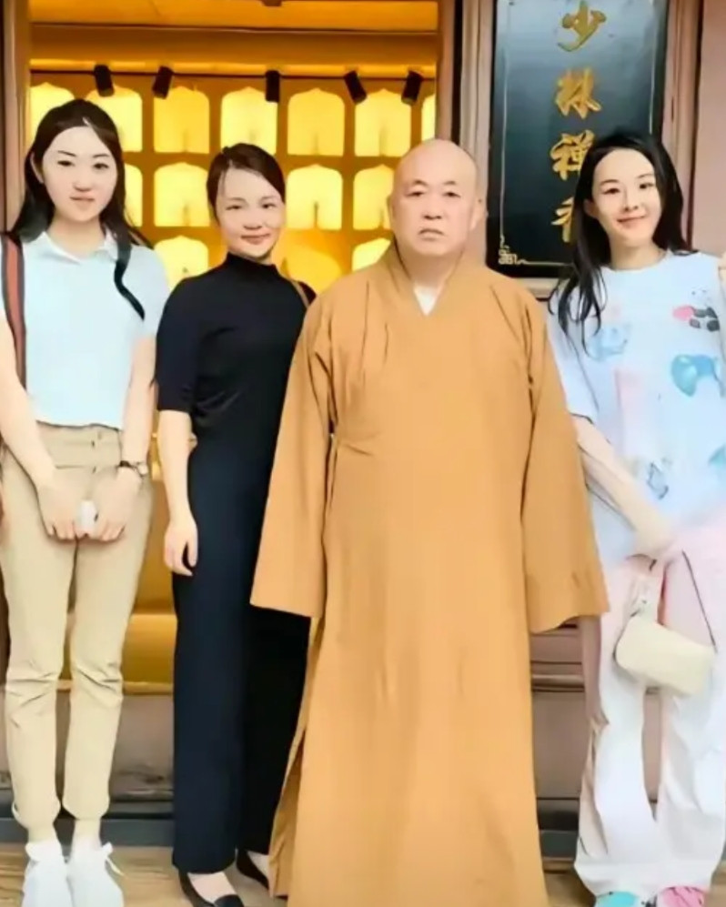 没想到释永信是一个情种老婆家里有一个，情人N个，真不知道释永信用什么法子让自