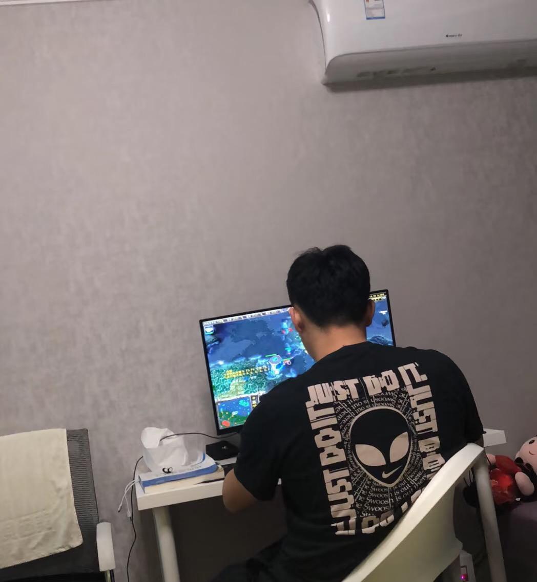 今天看到西子电梯总裁跳了，我再也不敢拦着老公半夜打游戏了。不是因为跟小姑娘玩