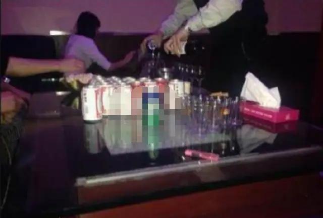 四川，一个男大学生去酒吧里喝酒，认识了一位陪酒女，喝到兴起这位女子竟然把大学生带