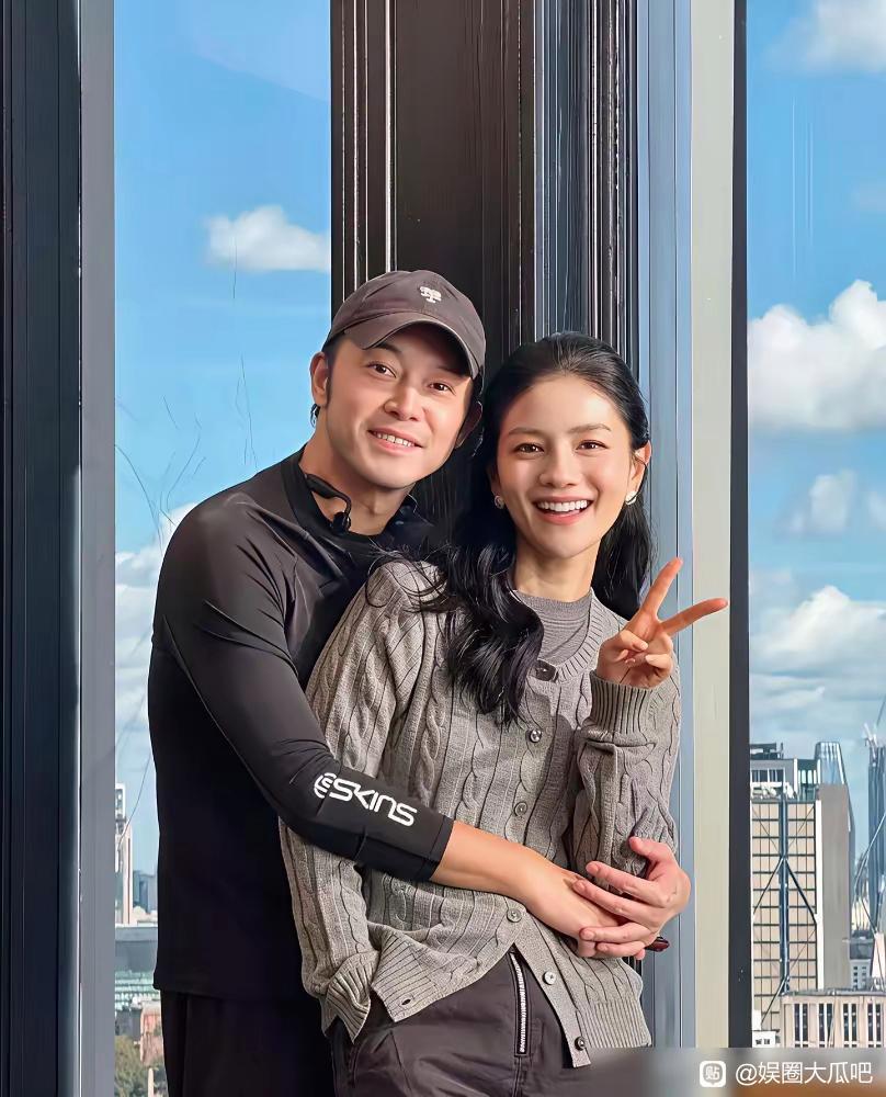 都说沙溢减肥靠自律，我告诉你，全是假象。他老婆胡可直接把家里的大碗全扔了，换成喂