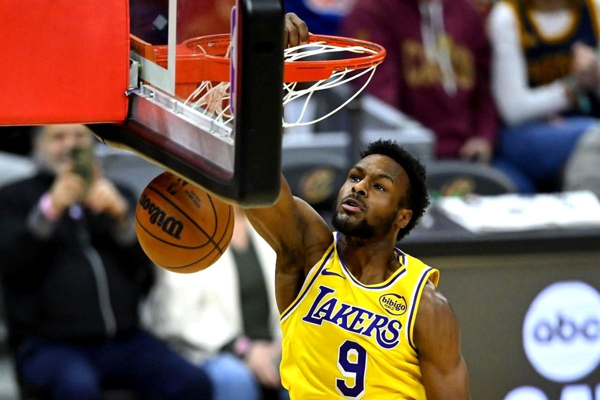 在发展联盟场均狂砍15.5分，三分命中率42%；一被召回湖人，立马变回场均2分的