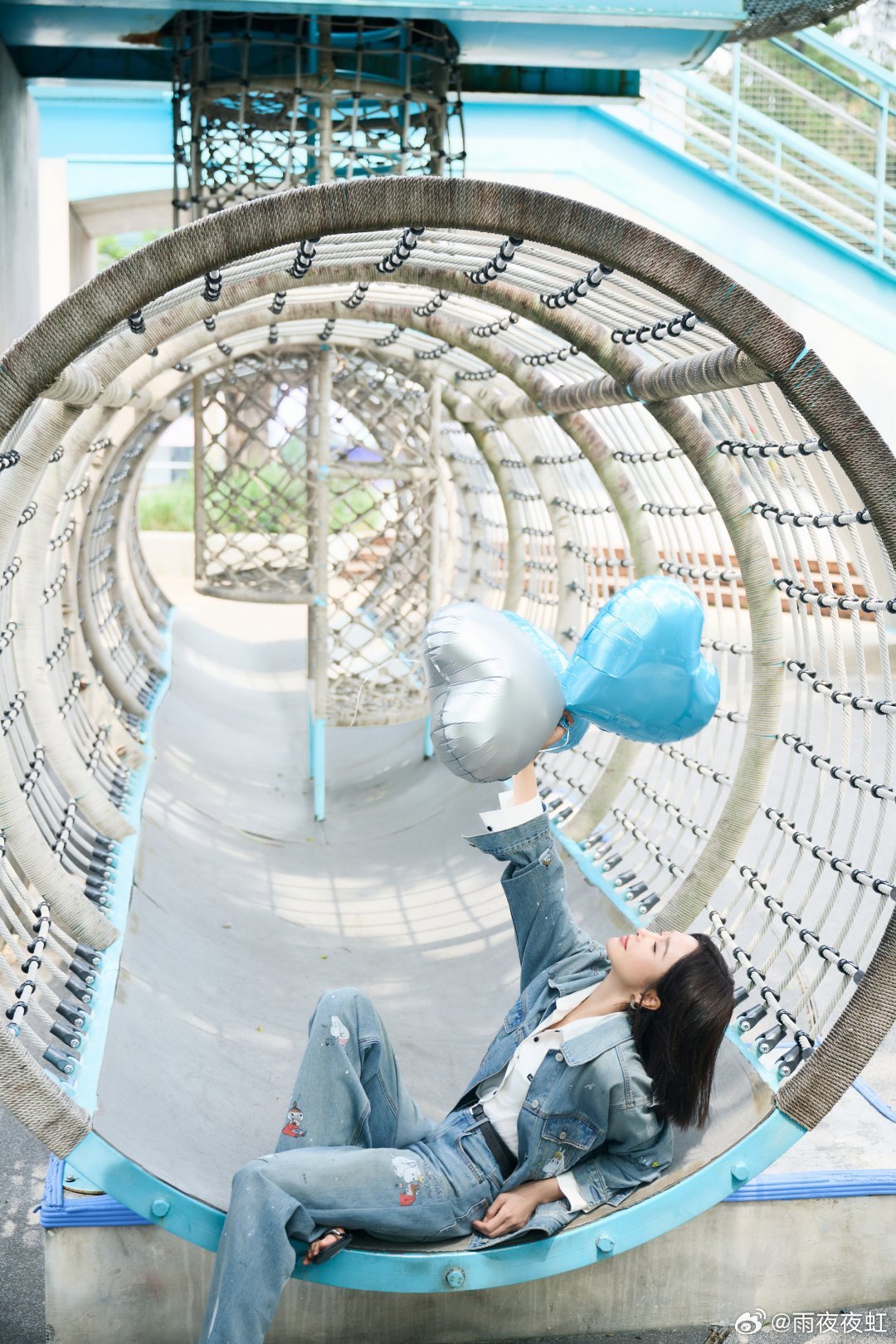 秦岚还记得自己是个明星吗以后想问啥直接上背杆起身游戏，感觉秦岚啥都能招了