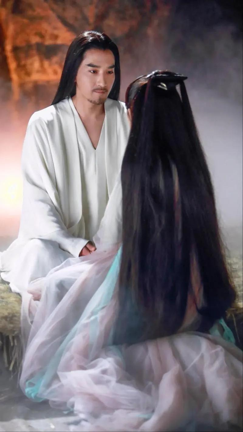 啥是爆款剧：播出时全员在评论，播出后很长的长尾效应还不知道，举几个例子大家就明