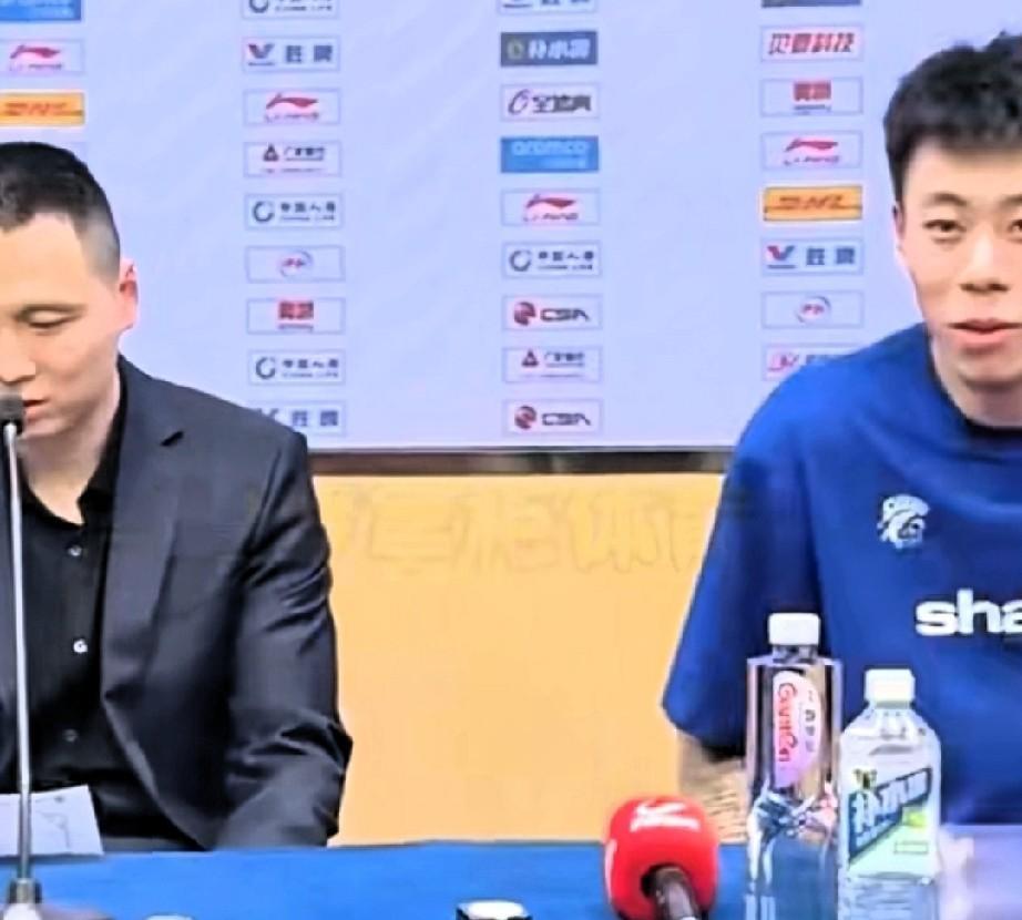 CBA又一名场面！发生啼笑皆非的一幕，张镇麟打四川拿0分，赛后参加发布会被“撵