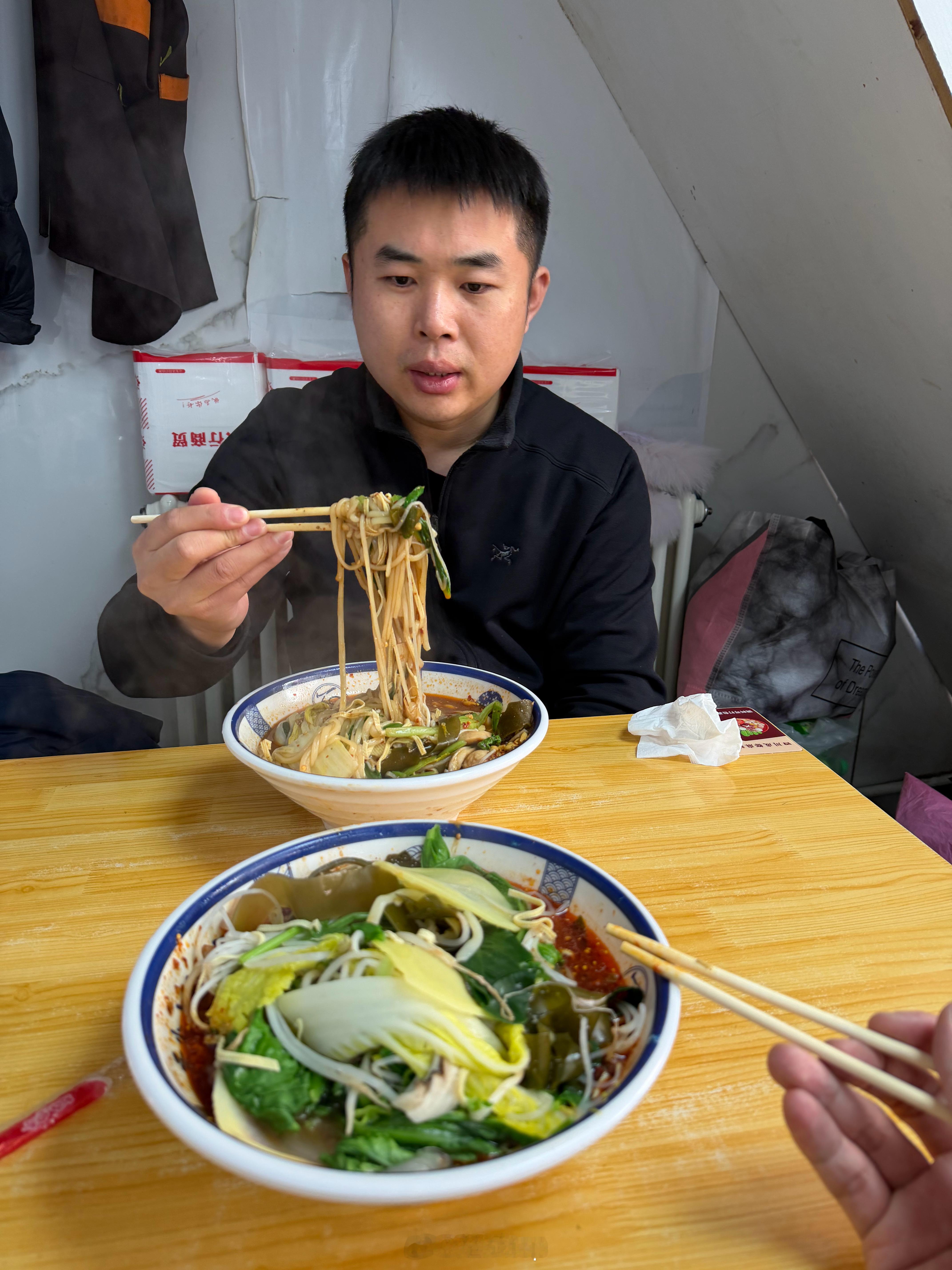 带尝尝我们正宗的东北四川成都麻辣烫