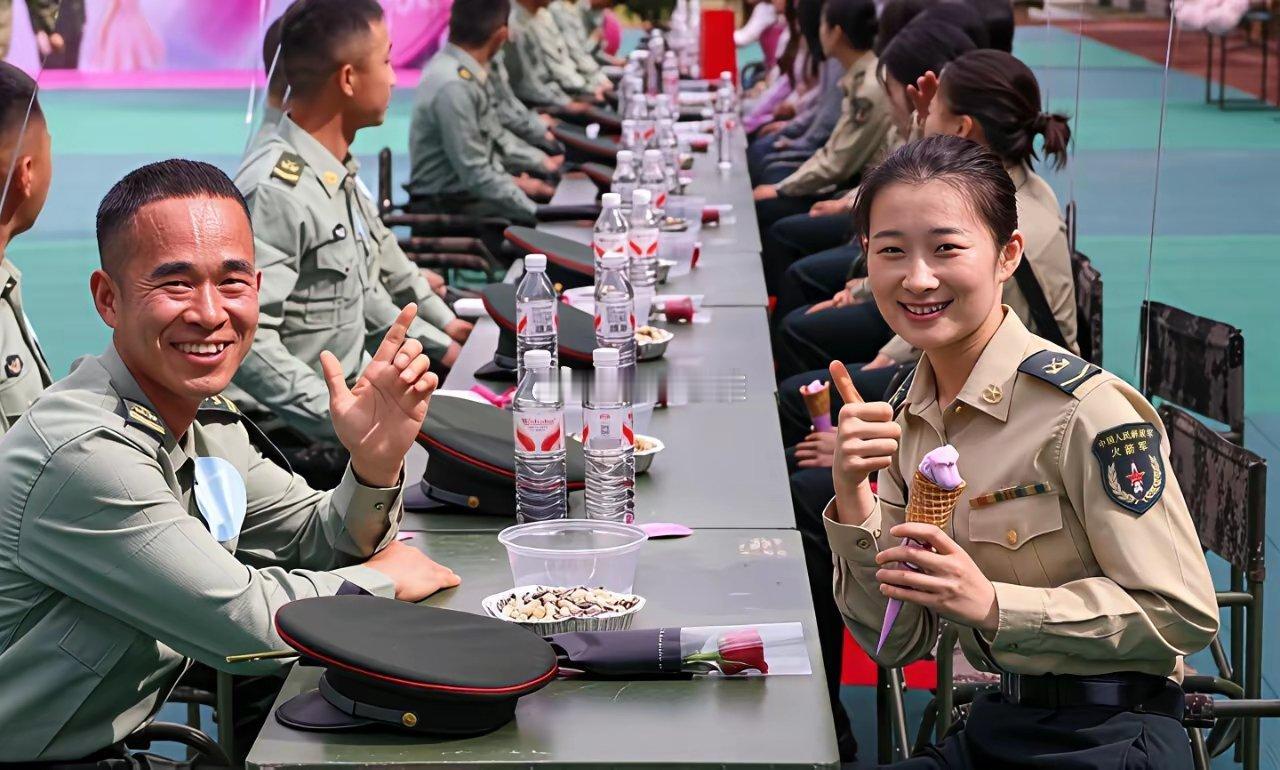 名场面！火箭军女兵跟陆军兵哥联谊相亲