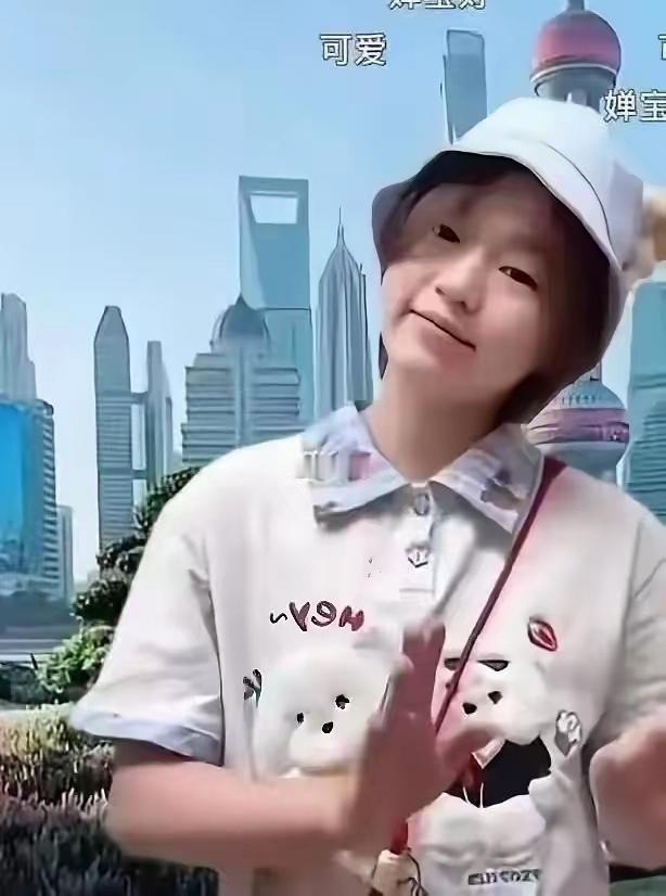 全红婵上海街头惊艳亮相！暴瘦后美出新高度，伤病期活出最飒青春
