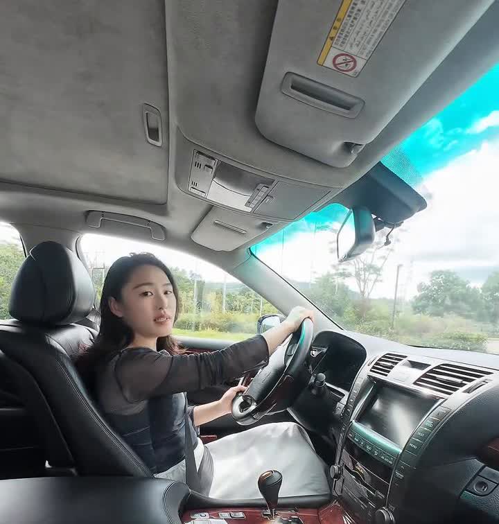 这款曾经D级车的王者雷克萨斯LS，如今只剩下贩卖情怀。其实我一直都不相信情怀两个