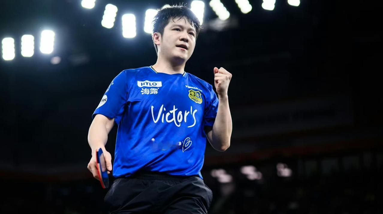 樊振东又杀疯了！7小时连打4场，场场3-0，带着德国俱乐部拿下冠军，自己还揣了个