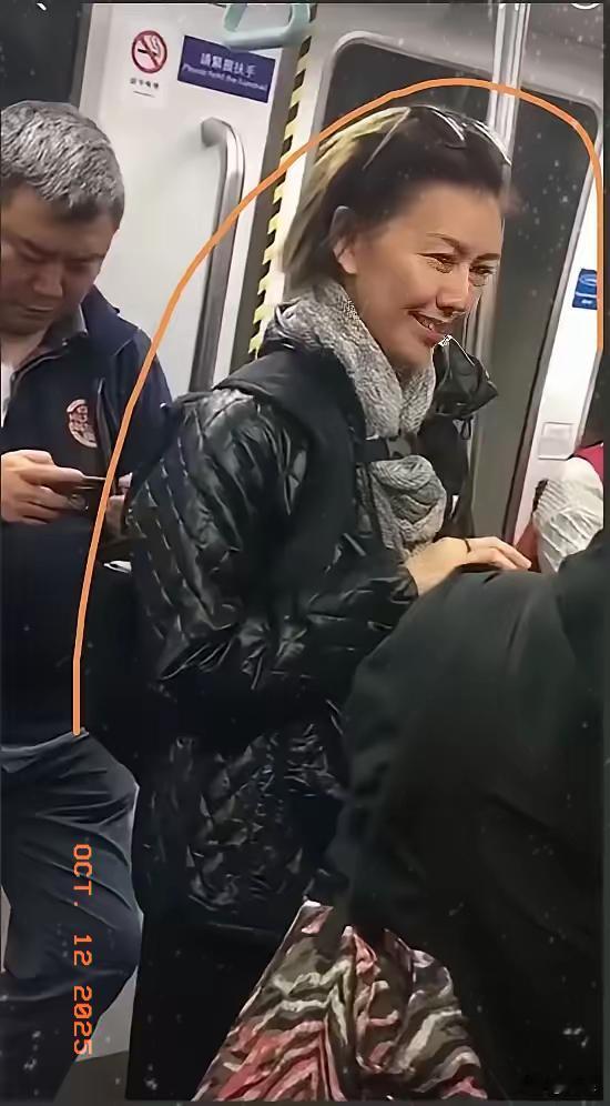 大陆的艺人，为什么那么拽？​​​​​​​​​最近，有人在新加坡旅游乘坐地铁时