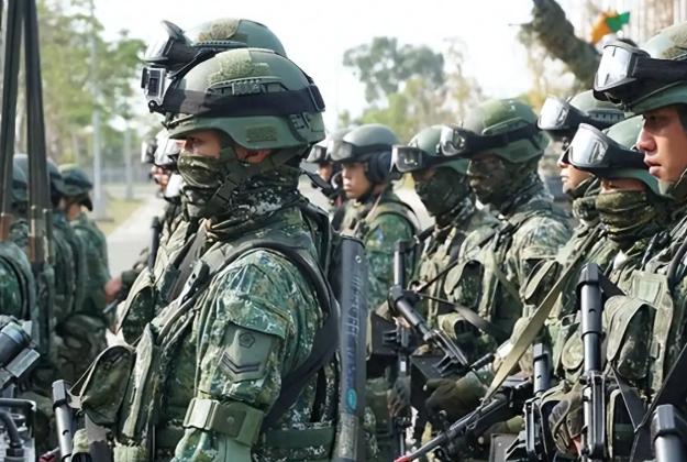 台湾内部吵起来了？一名台湾士兵曾在网上抛出一个扎心问题："两岸真打起来，台湾要是