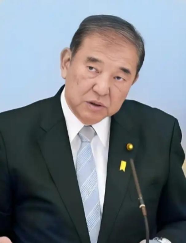 日本这一刀捅得可真是！中美贸易战打得火热的时候，日本突然跟进制裁，断供了十多种关