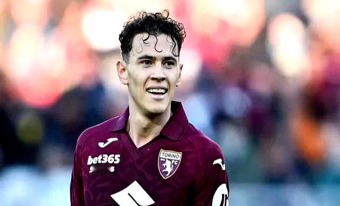 阿斯拉尼，被国米踢出计划后还死磕意甲。去年夏天，他拒绝贝蒂斯，租去都灵，