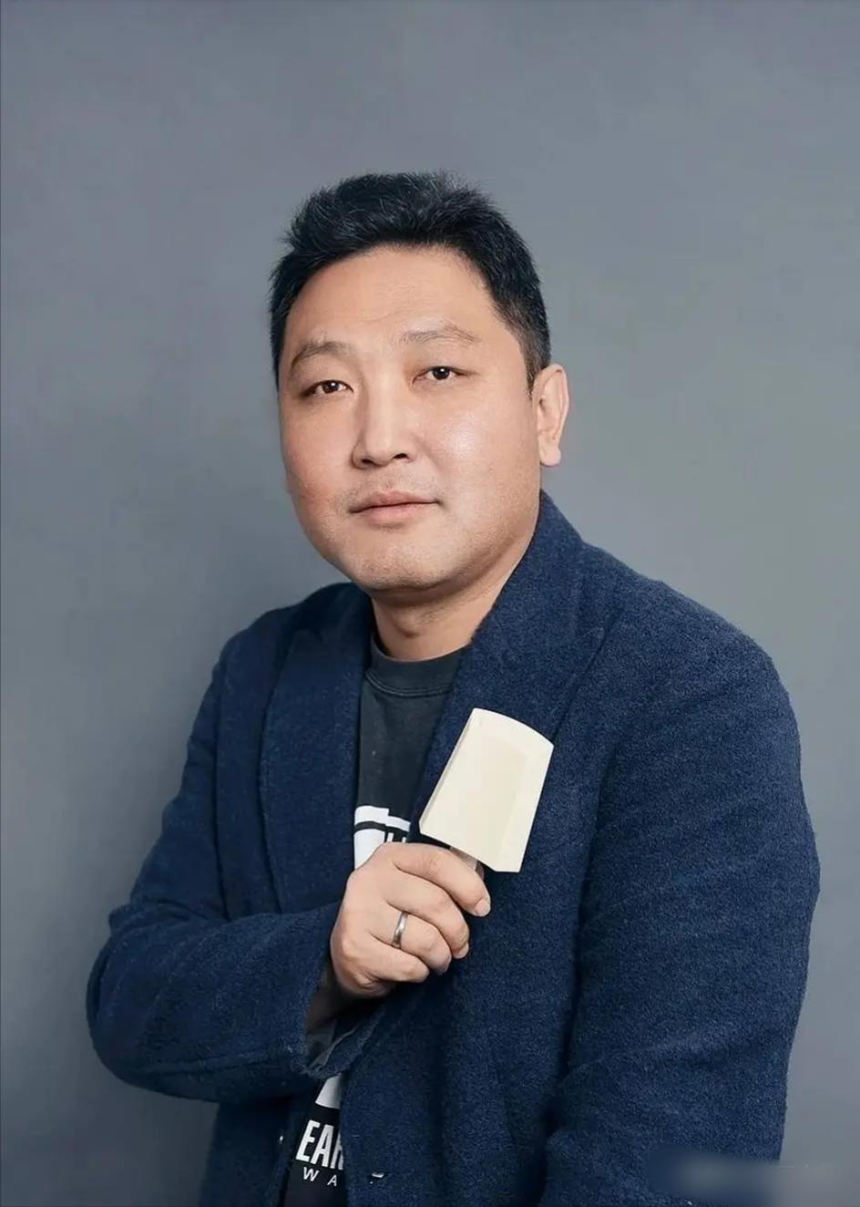 2018年，记者问钟薛高的创始人林盛:“一块雪糕66块钱，你凭什么敢卖这个价？”