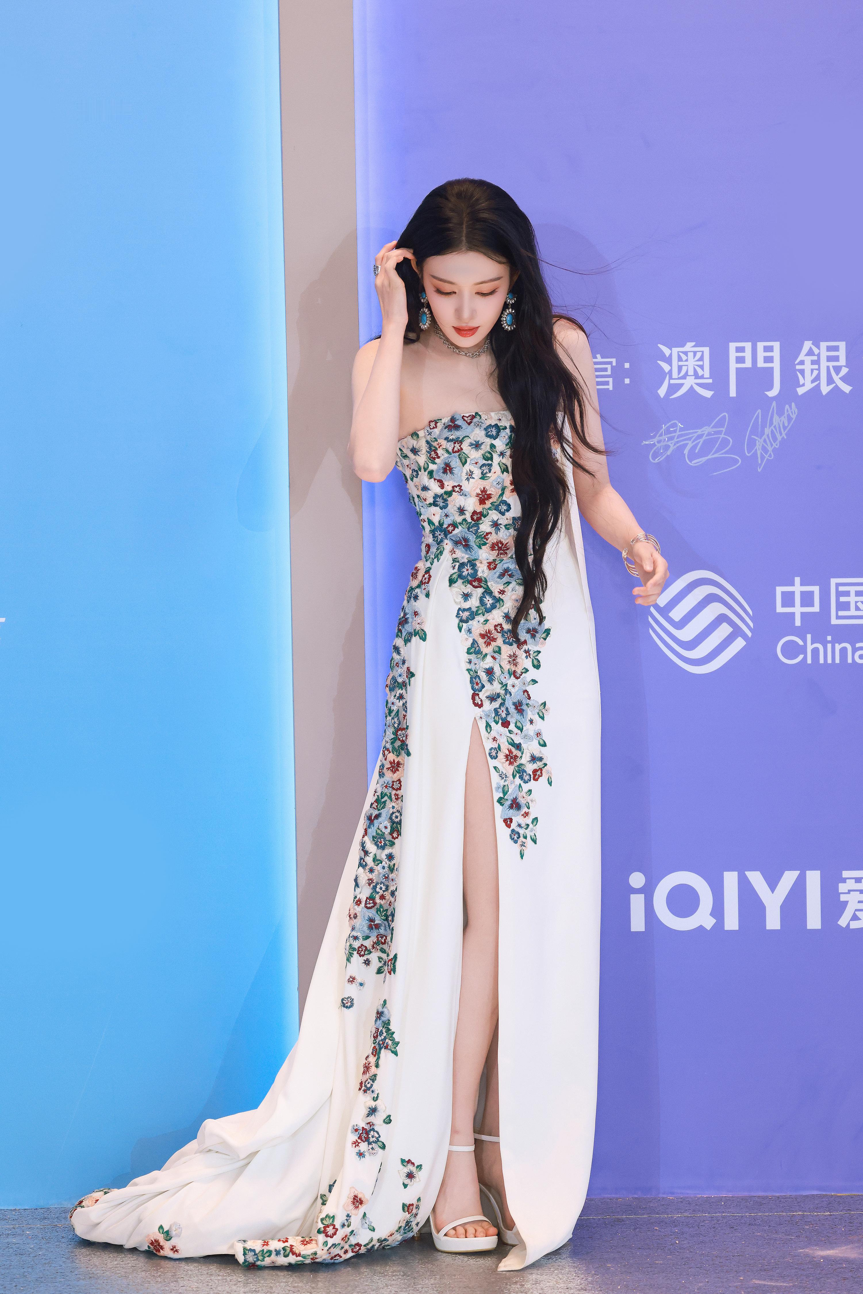 王楚然尖叫之夜饭拍合辑：真的是美神降临