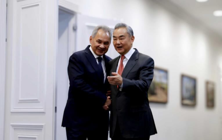 中俄“战略对表”再次向高市发出重要信号 王毅外长亲赴俄罗斯与绍伊古就涉日本问