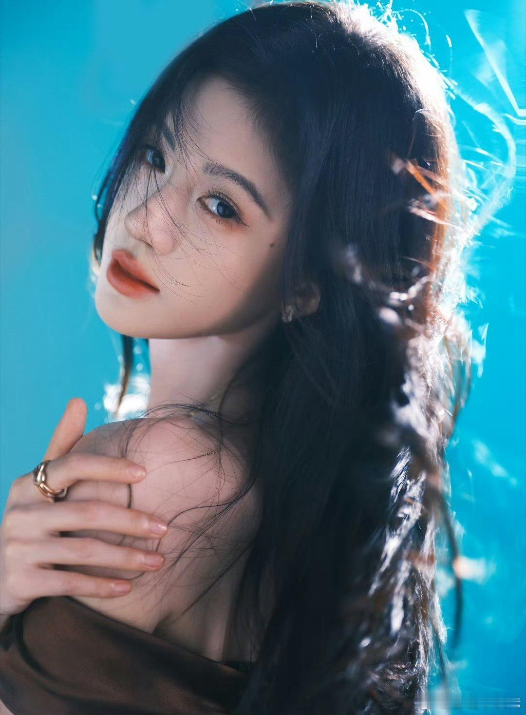 看得出她是公主👸🏻~鞠婧祎直播又要猛猛出美图了​​​