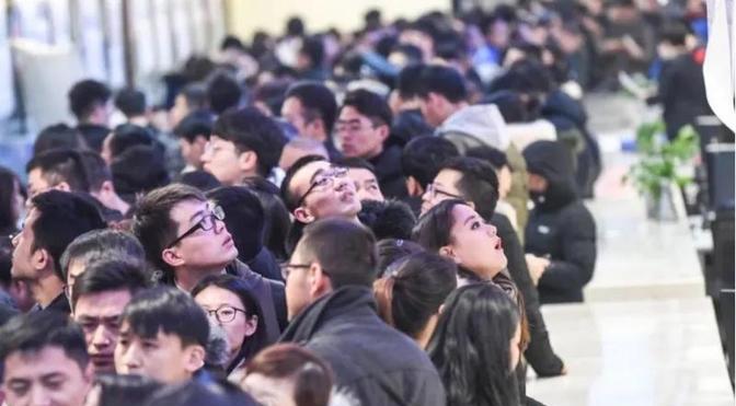 外媒已经察觉，中国正在发生三大“反常”现象。每一个现象背后都预示着，中国年轻人的