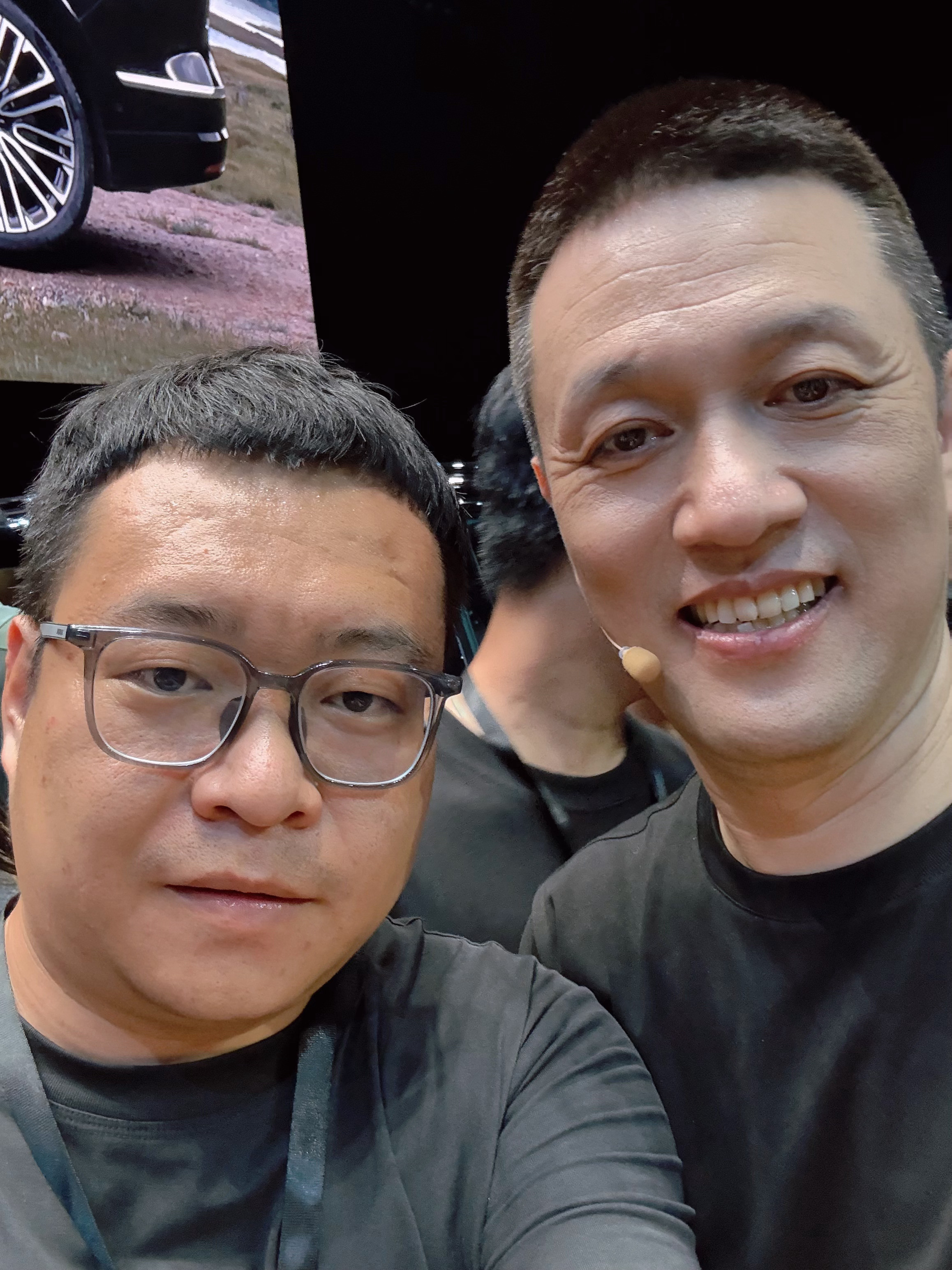 看完整场发布会说的最多的词就是标配，基本全标配。全新ES8有不少ET9上的功能，
