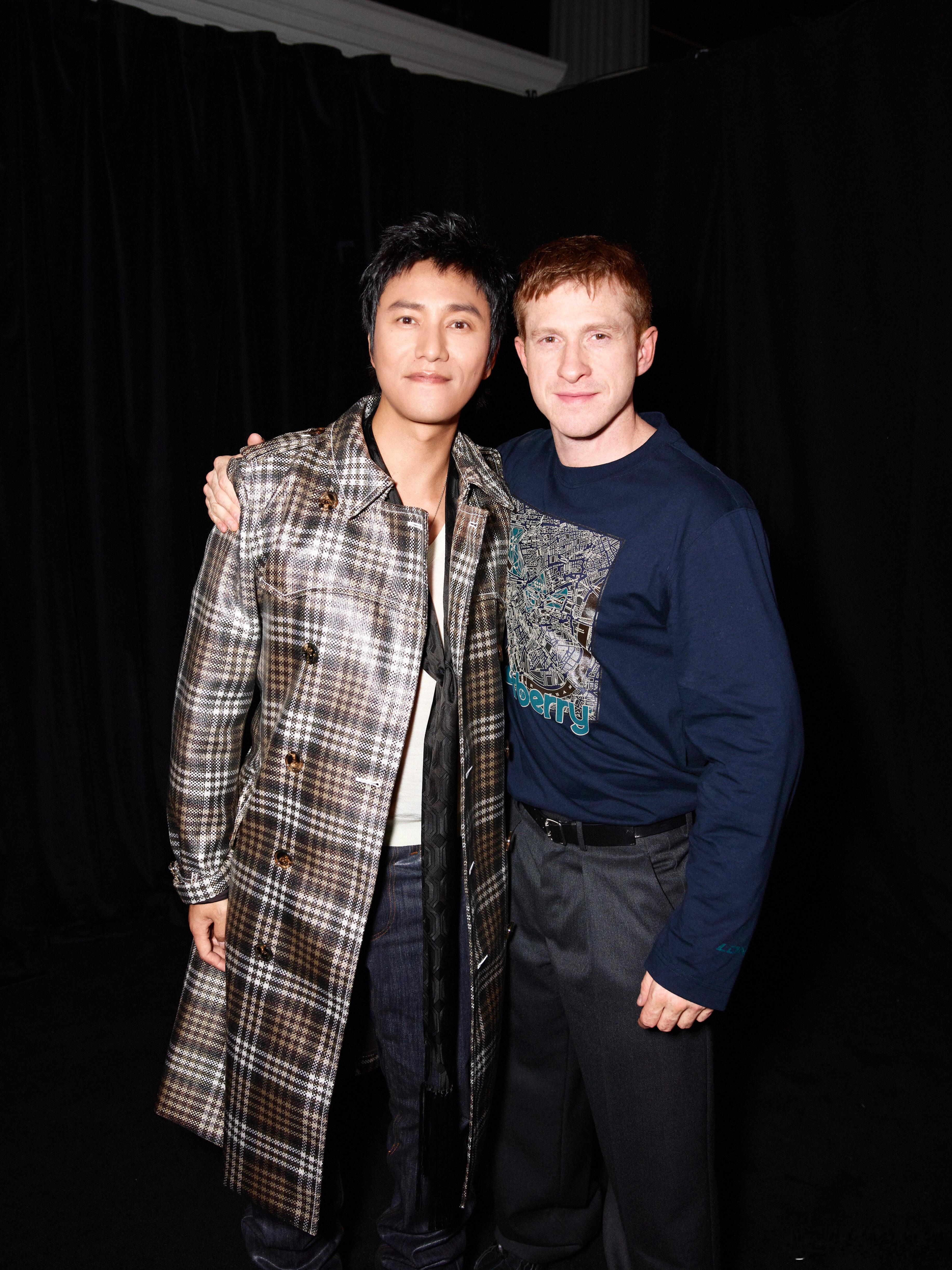 陈坤亮相Burberry2026冬季系列时装秀。