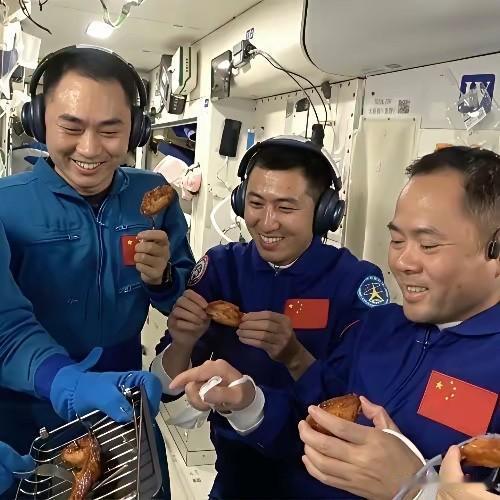 这波“整活”碾压韩国国宴！这下出名了，不仅我囯，连全世界都知道了，我们家的