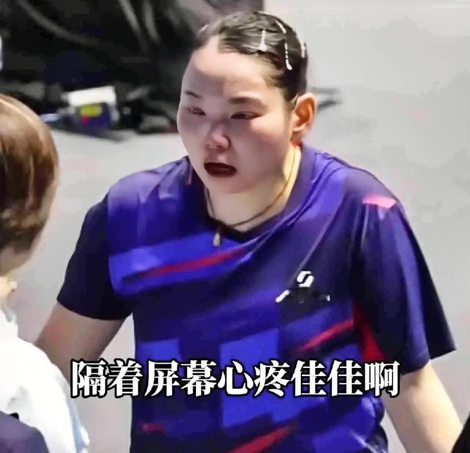 何卓佳多么一个温柔的女孩，之前陪在莎莎身边阳光又开朗。今天却被气成这个样子，