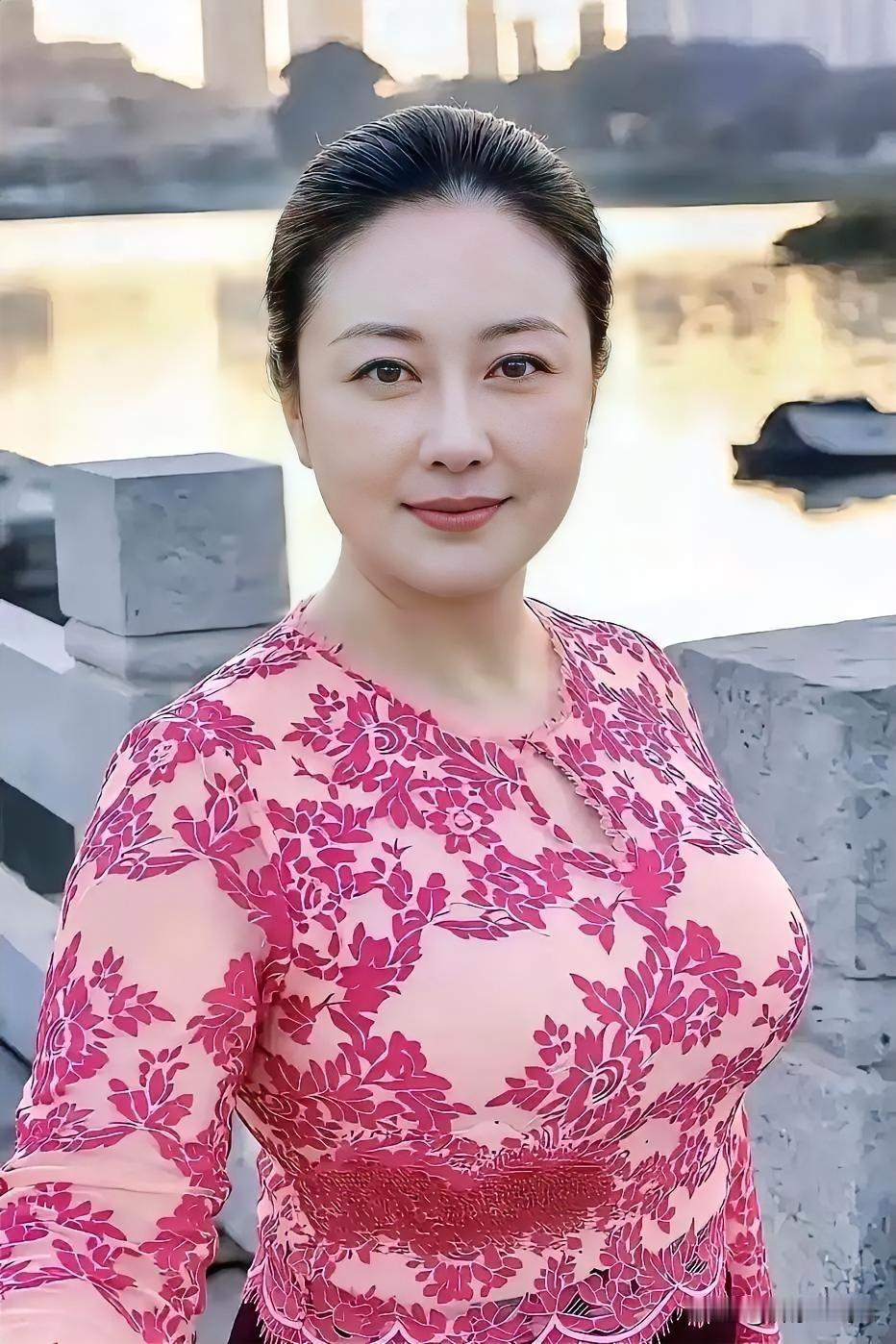 晒图笔记大赛能娶到这样的美女，这辈子真的值了！这美女真的太美了！前鼓后翘，丰满体