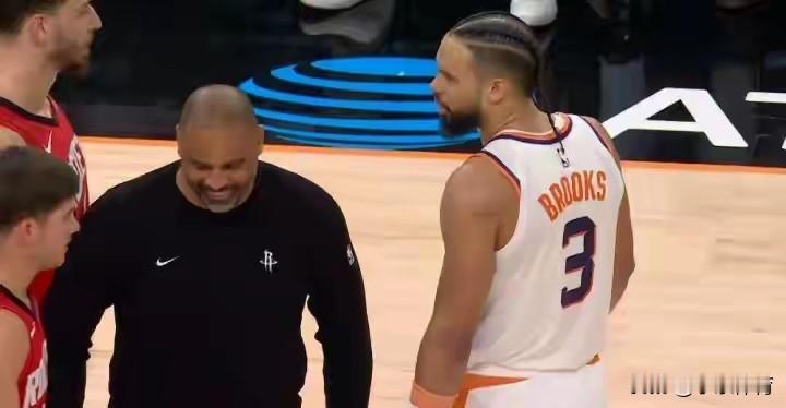 乌度卡仍把狄龙当成自己人，即使后者动作再大也发不起火来在今天火箭和太阳比赛中，