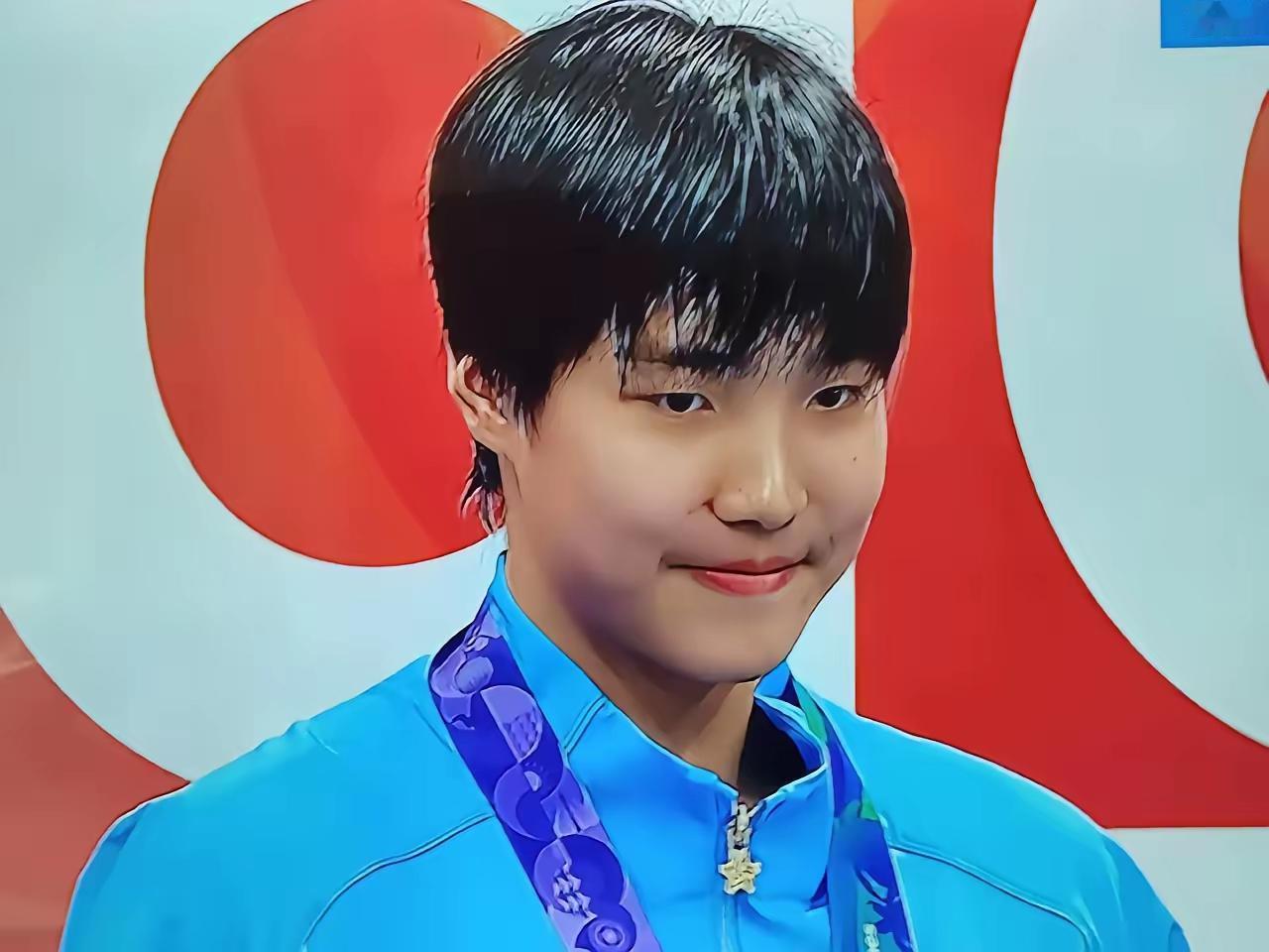 于子迪的妈妈说:“孩子要出去集训了，我就想着我们隔着栏杆送送就得了，结果她不行，