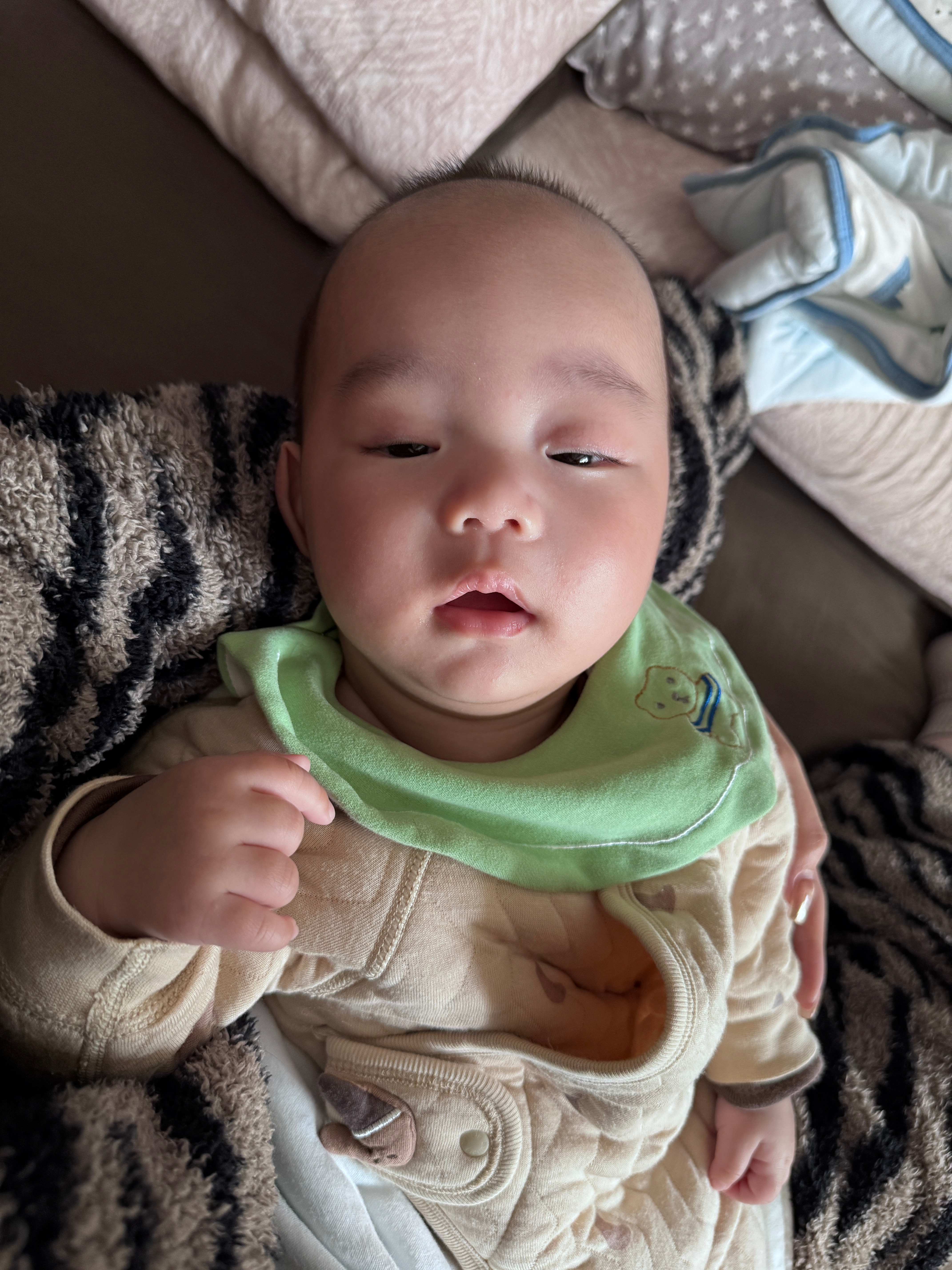 小宝宝的皮肤也太好了吧