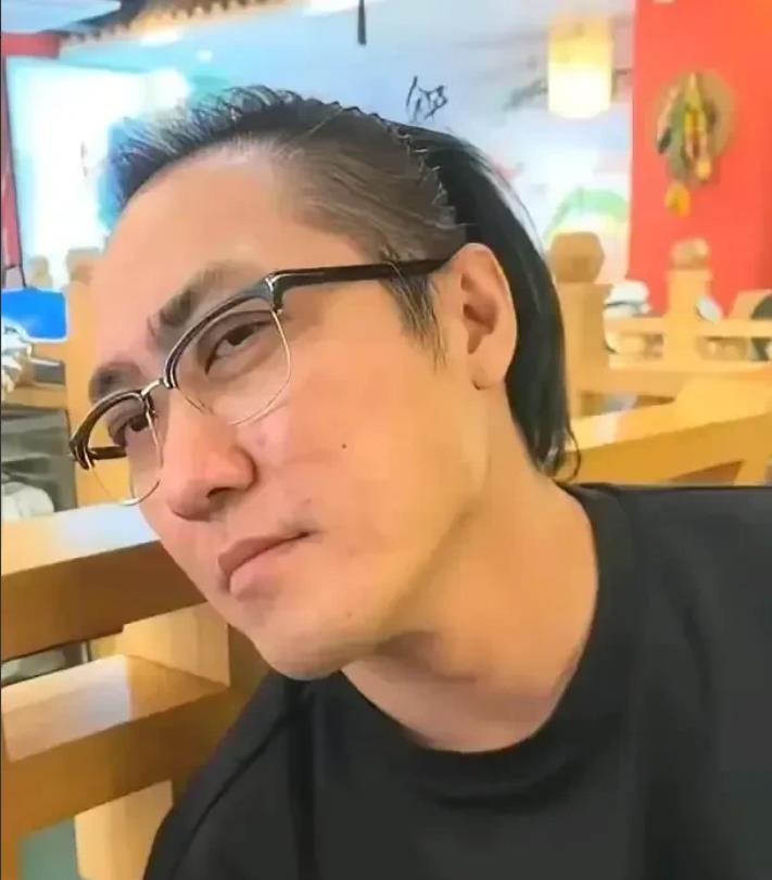 王自如现在要“背水一战”了。目前王自如的现状非常糟糕，被执行金额高达2700万，