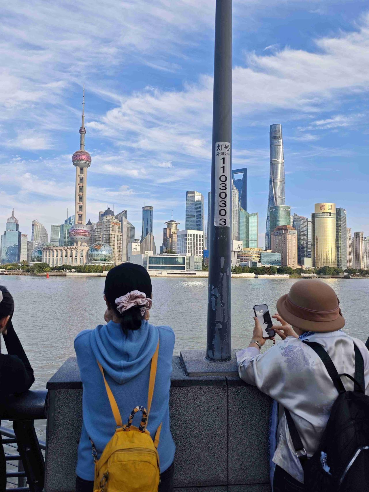 我的今日状态：😁轻松愉快我这里的天气：☀️晴天上海外滩交通管理给我的感觉