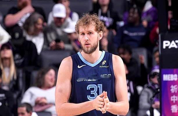 火箭迷之操作！裁掉兰代尔签下卡佩拉～再回首兰代尔和卡佩拉的这笔交易，火箭管理