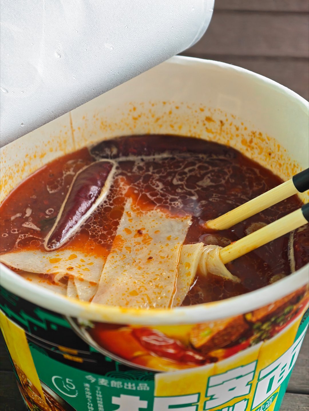 刚刚到服务区啊，上了个厕所结果你猜怎么着？突然收到了一个保密协议于是就吃了一桶安