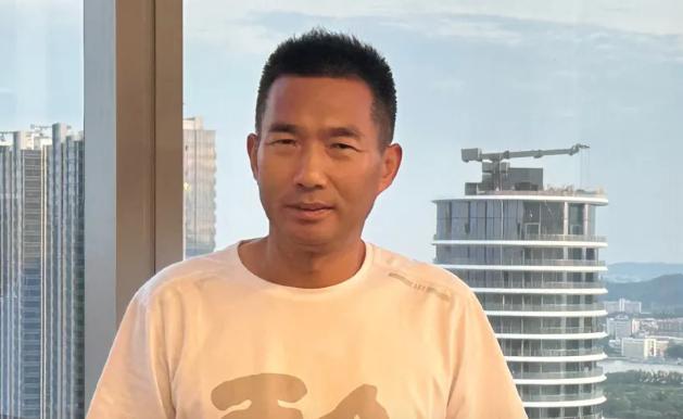 15亿债务清零后，他当着全员痛哭：“王敢敢”的绝境重生还差两年就迈入“知天