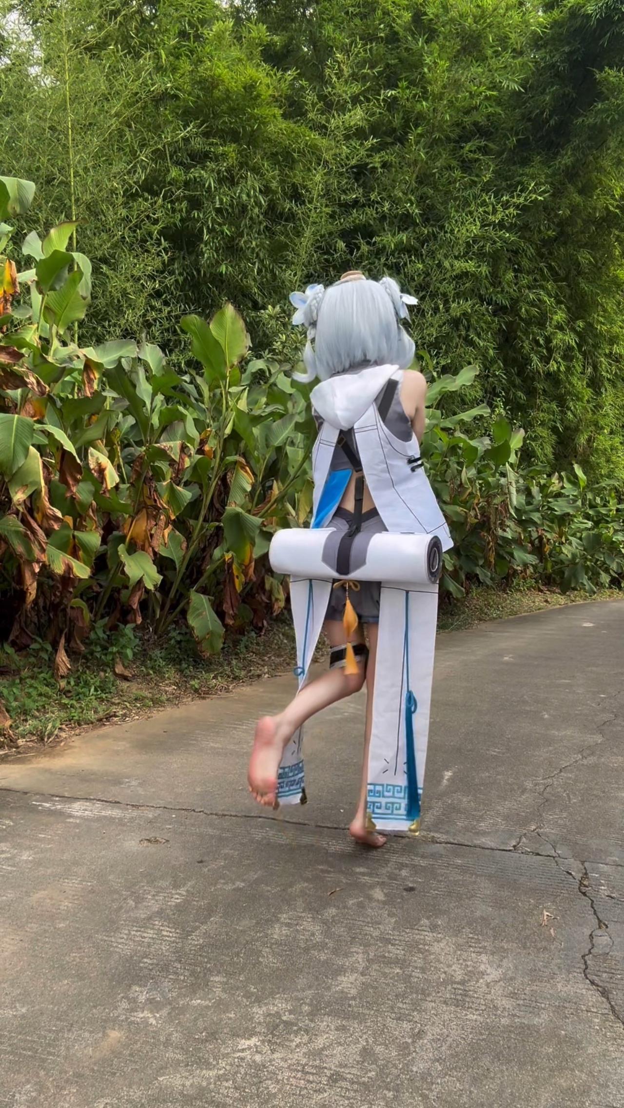 外拍cos正片自然美景釉瑚鸣潮釉瑚cos