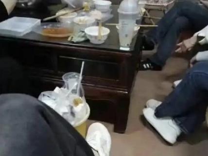 去前女友家的那次，我真的记一辈子。我笑着跟她爸问好，连打了几次招呼，他眼皮都没