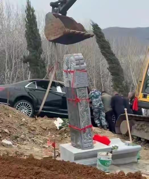 辽宁这事儿真的挺离谱，一条新闻直接把全网看愣了。有人说是为了给逝者撑场面，