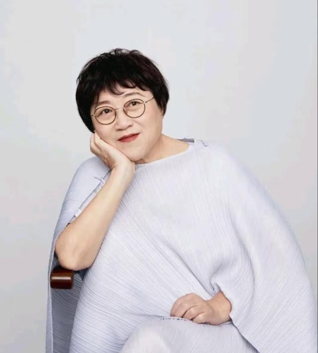 性学专家李银河曾说：“终有一天你会明白，嫁汉嫁汉穿衣吃饭，娶妻娶妻人善唯一。很