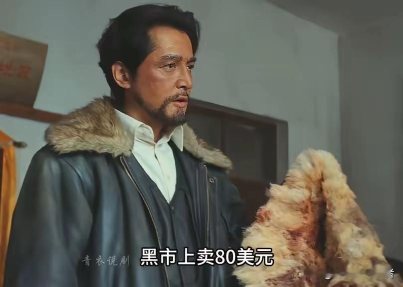 藏羚羊的羊绒被称为“软黄金”。据说制成的一条成人围巾可以放入一个火柴盒里。《生