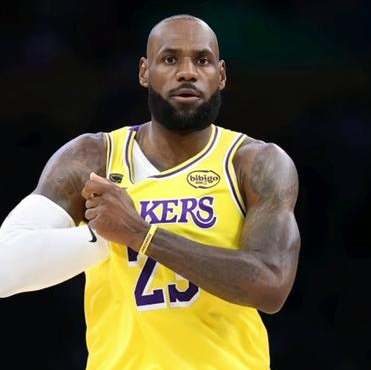 詹姆斯：我来76人是帮恩比德夺冠的。詹姆斯在MindTheGame第四季首集