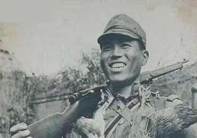 1938年冬季，大批鬼子窜到江宁县河西村一带“扫荡”，29岁的黄嘉仁从河西村逃了